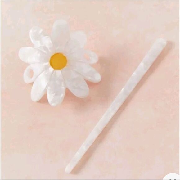 UO Set of 3 hair FUN CUTE accessories (claws, clips, pin) - Picture 5 of 9